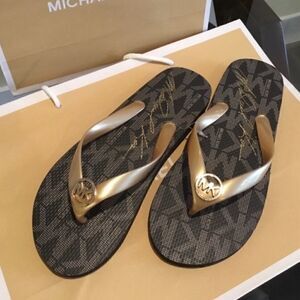 Michael kors flats size 10